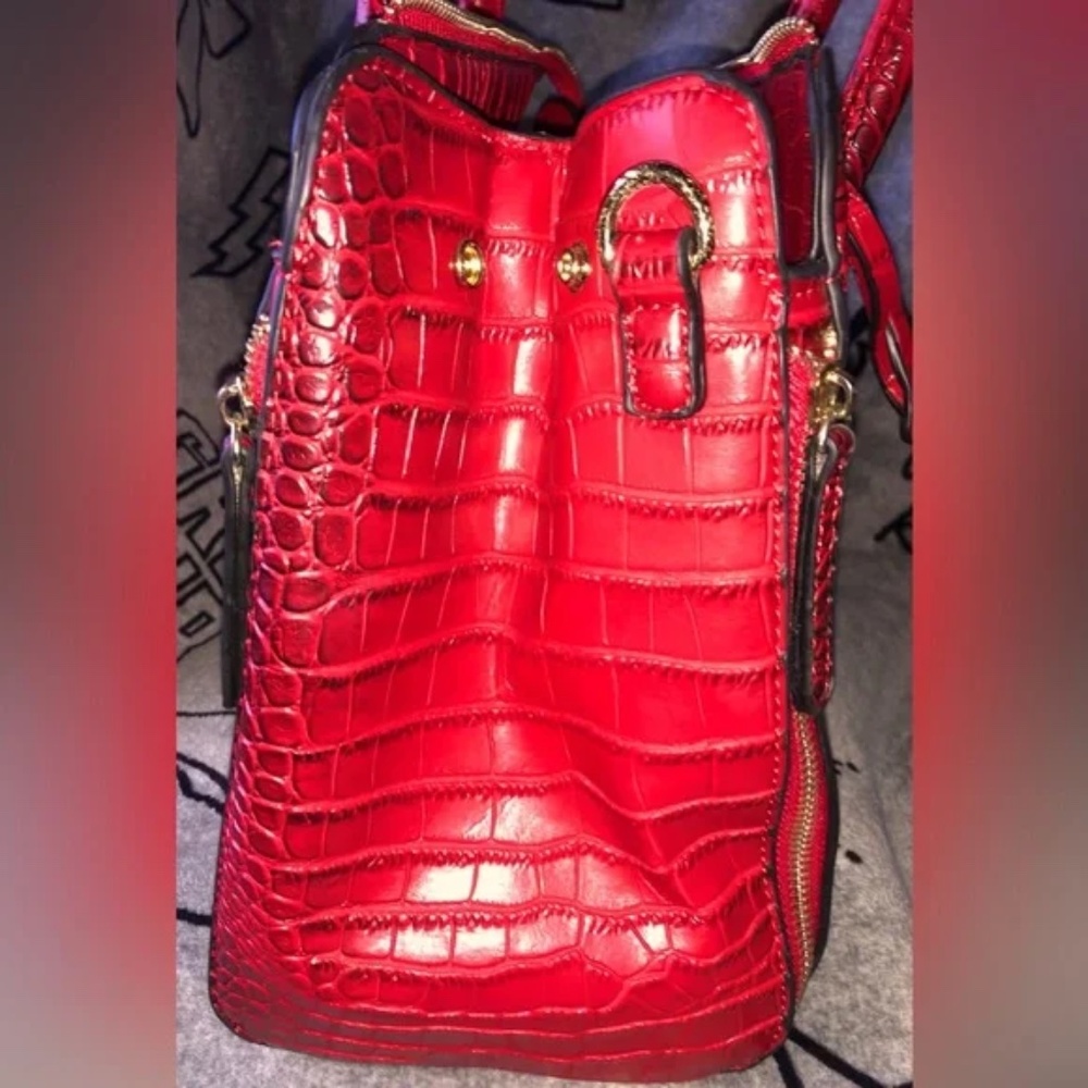 NWOT Large Red Convertible Crossbody/Hand Bag - Picture 2 of 4